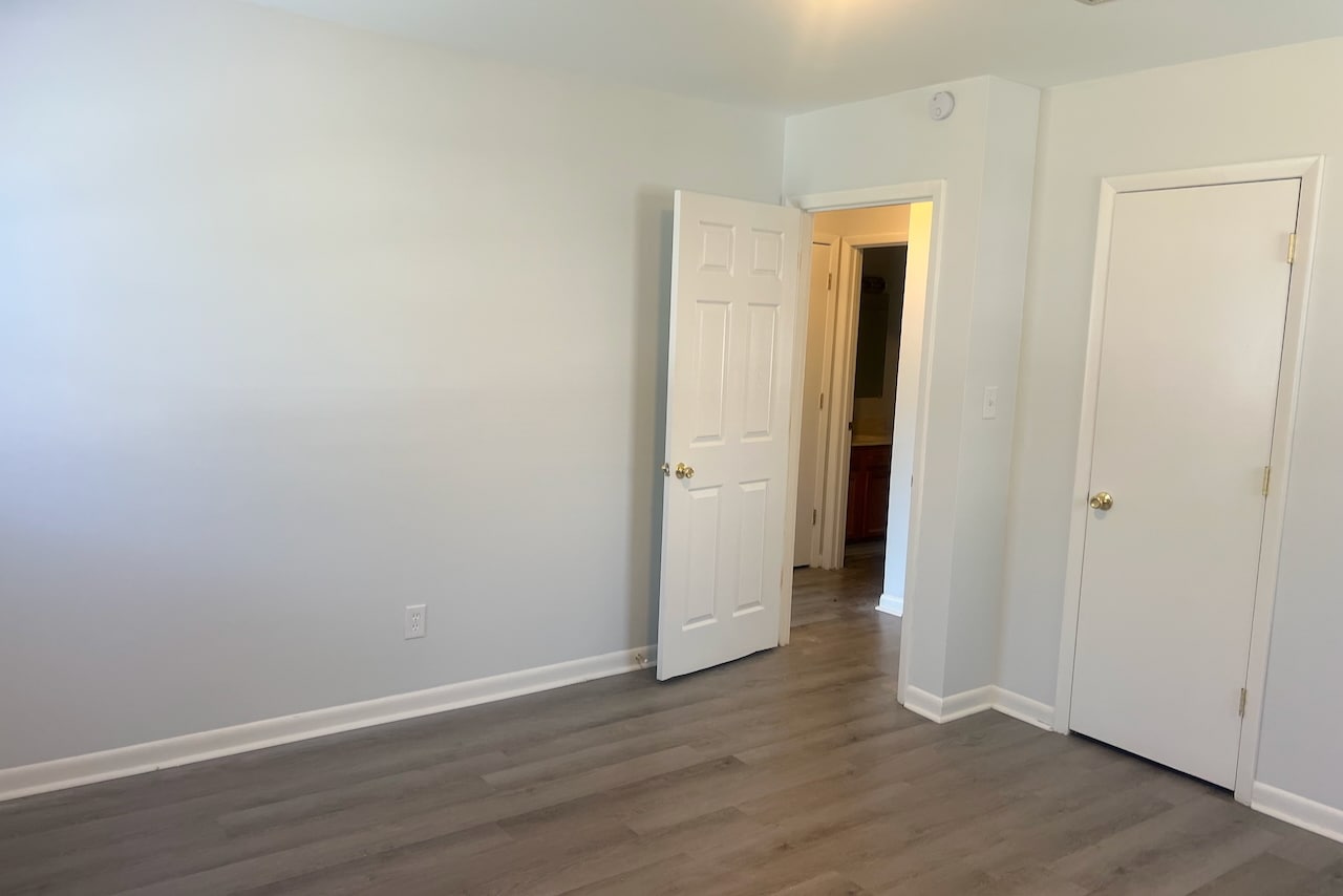 Building Photo - 709 Montclair Dr