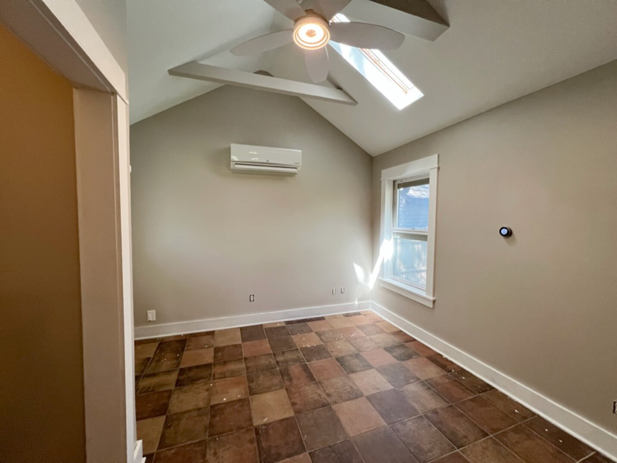 Building Photo - 506 S Poplar St