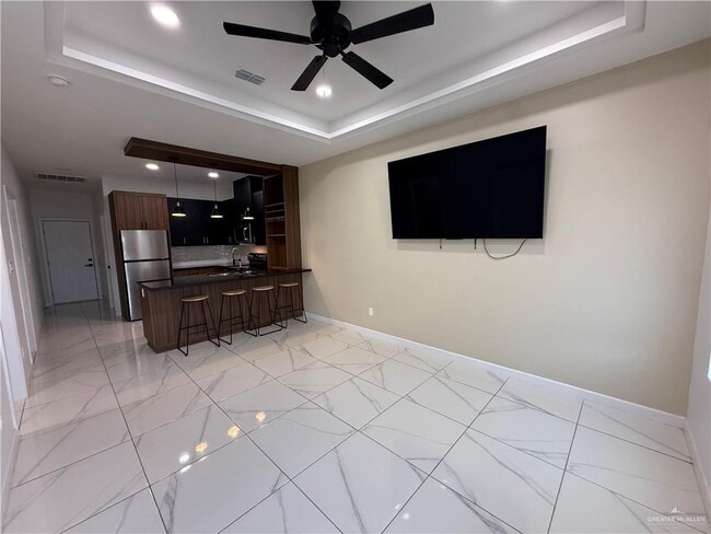 Building Photo - 9 B W St