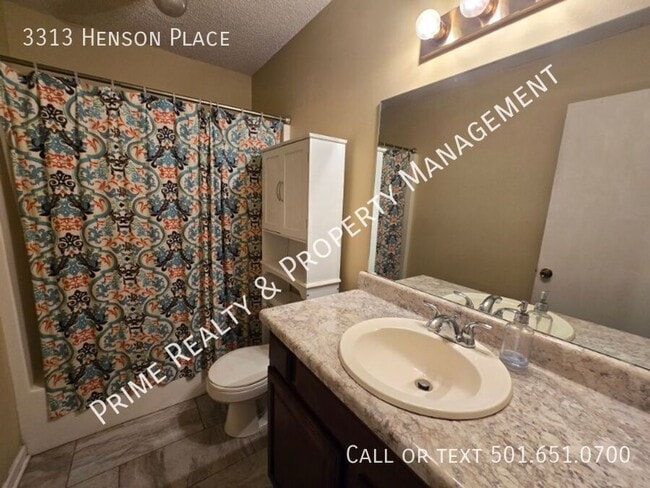 Building Photo - 3313 Henson Pl