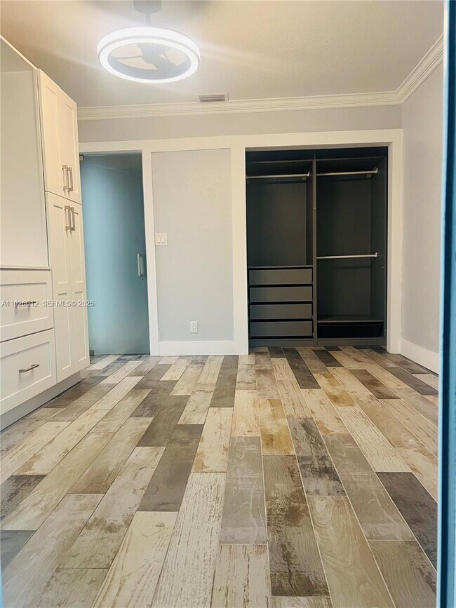 Building Photo - 1070 NW 53rd St