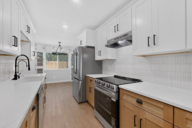 Building Photo - Plano Gem Ready To Be Your Home