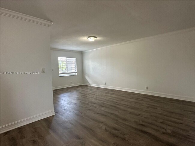 Building Photo - 1400 NE 56th St