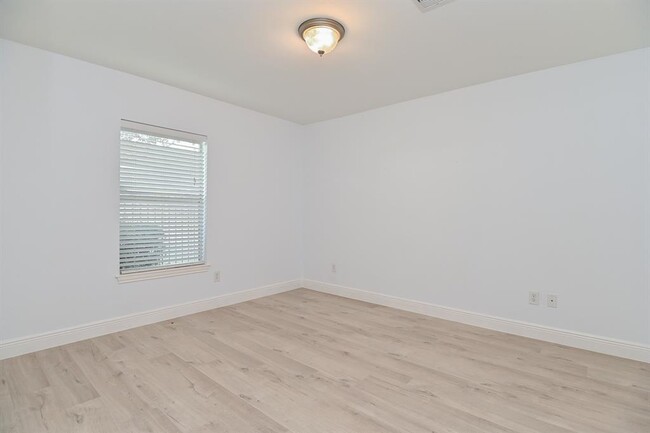 Building Photo - 1211 Nagle St