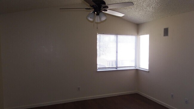 Building Photo - 7808 Walnut Grove Ct