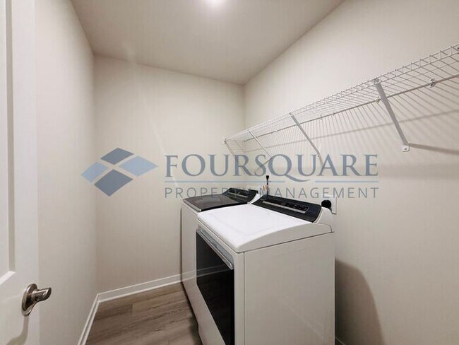 Building Photo - Modern 4-Bed / 2.5-Bath Single-Family Home with Loft, Gas Fireplace & 2-Car Garage – Near Downtow...