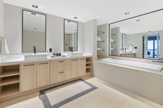 Building Photo - 465 Brickell Ave