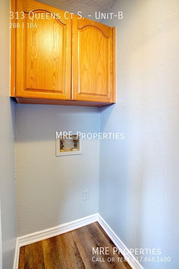 Building Photo - 313 Queens Ct S