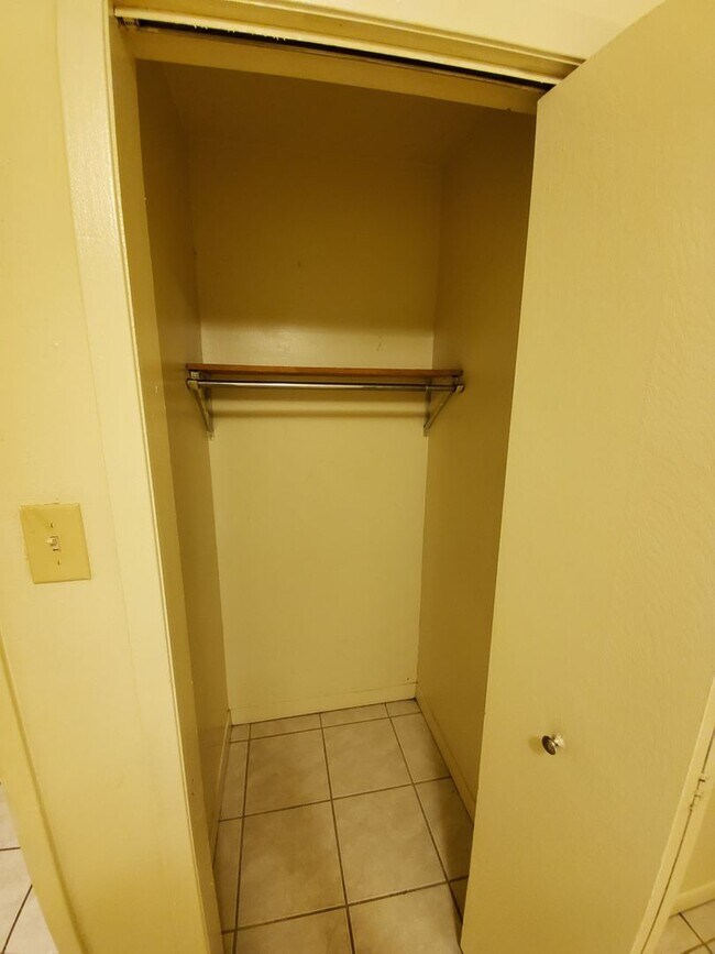 Building Photo - 2 bedroom /1 bath Fourplex in North Bryan! Available Now!