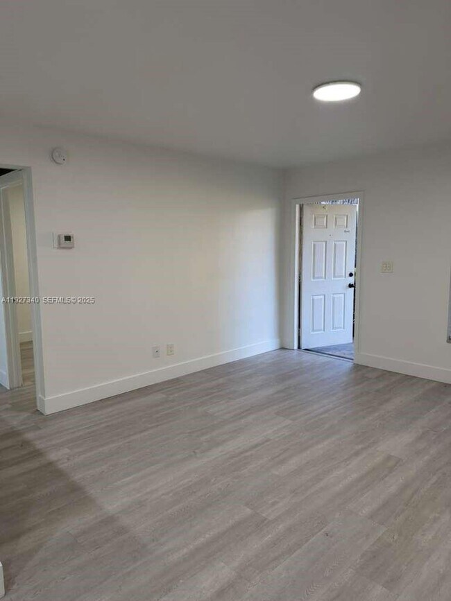 Building Photo - 10020 Winding Lake Rd