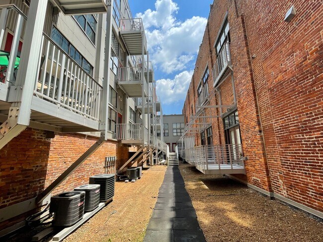 Building Photo - 239 5th Ave N