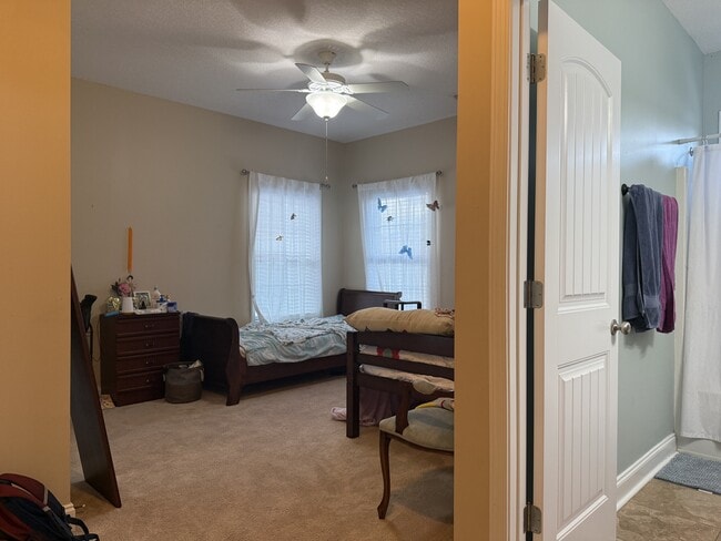 Building Photo - 729 English Oak Dr