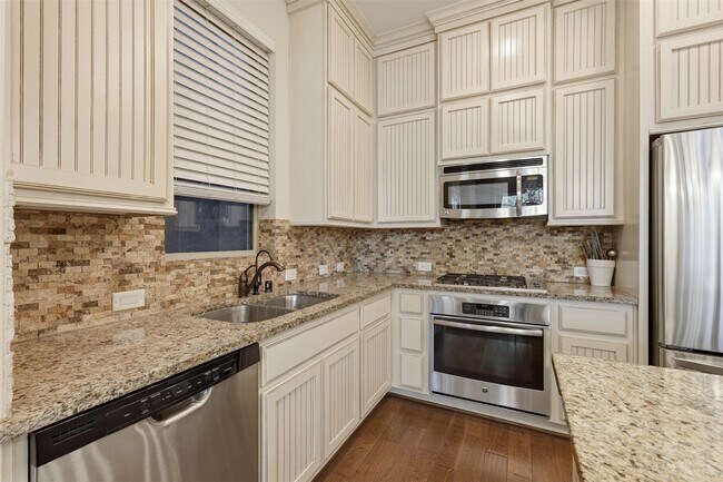 Building Photo - 1816 Dennis St