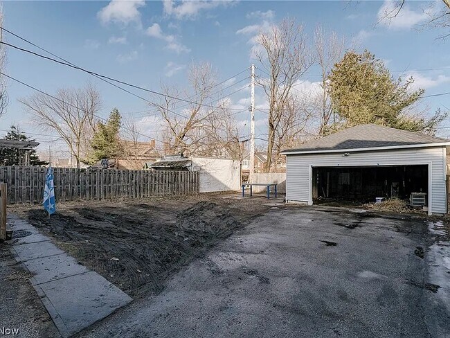 Building Photo - 1507 E 108th St