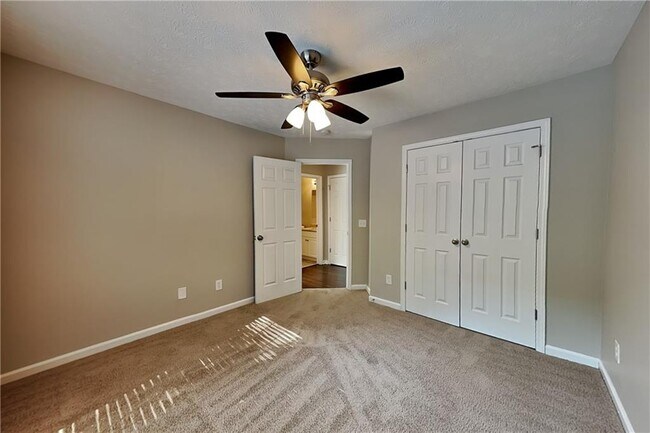 Building Photo - 202 Mill Creek Hollow