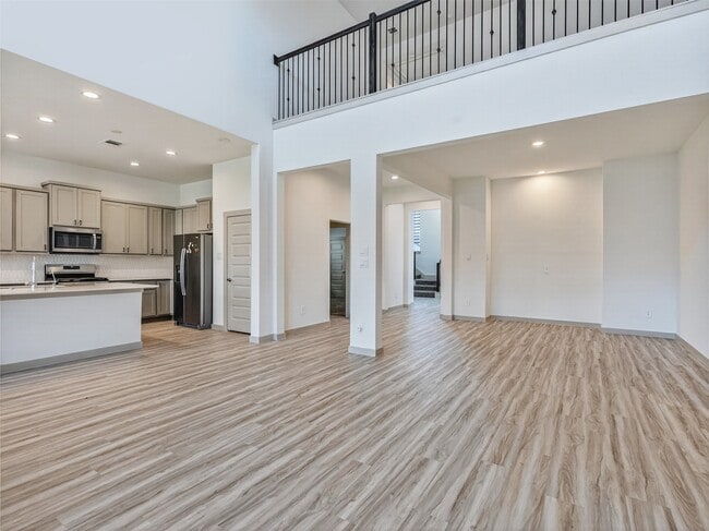 Building Photo - 818 Kingwood Dr