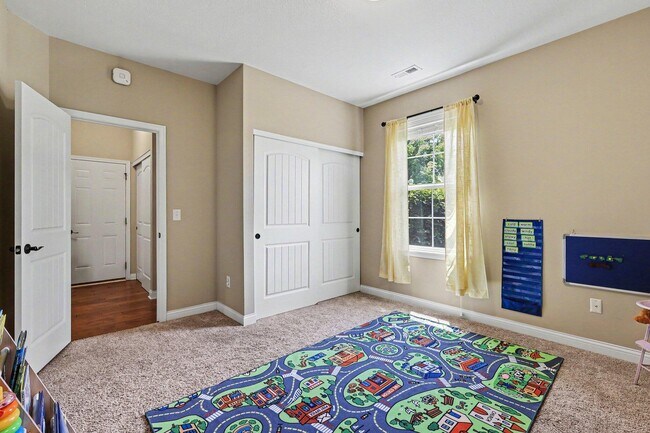 Building Photo - 1332 Woodlawn Ct