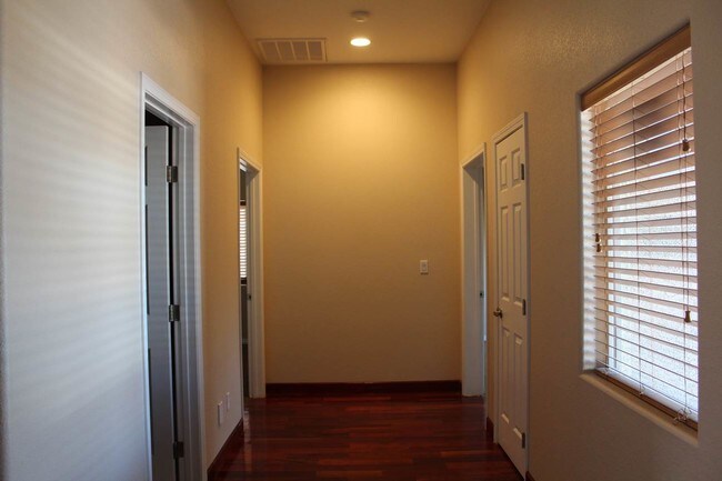 Building Photo - 5584 Hawley Ct