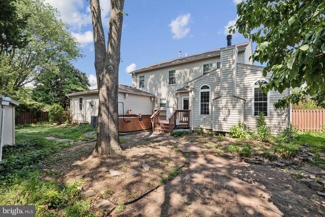 Building Photo - 5413 Tree Line Dr