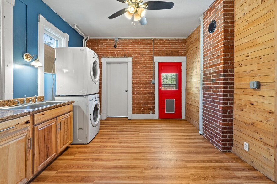 Building Photo - 1423 11th St