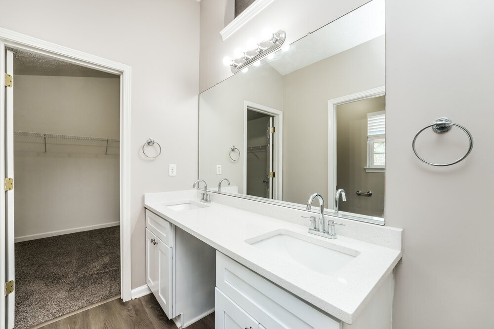 Building Photo - 120 Champions Ln