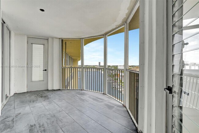 Building Photo - 100 Golden Isles Dr