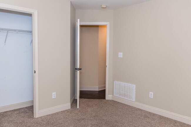 Building Photo - 3 bedrooms, 2 baths in Bay Branch estates!