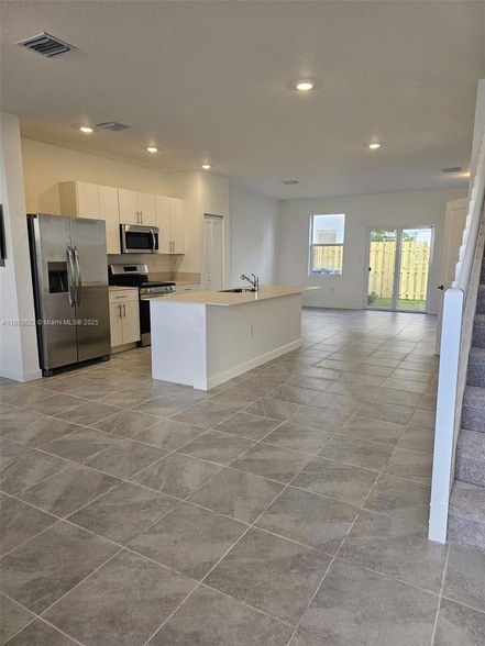 Building Photo - 96 SE 11th Ct