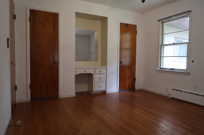 Building Photo - 3044 Kalamazoo Ave SE