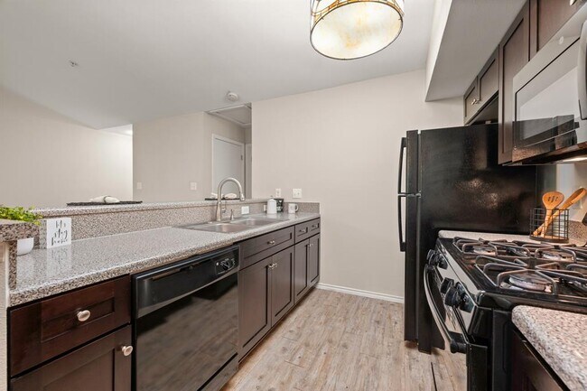 Building Photo - 3839 Dry Creek Dr