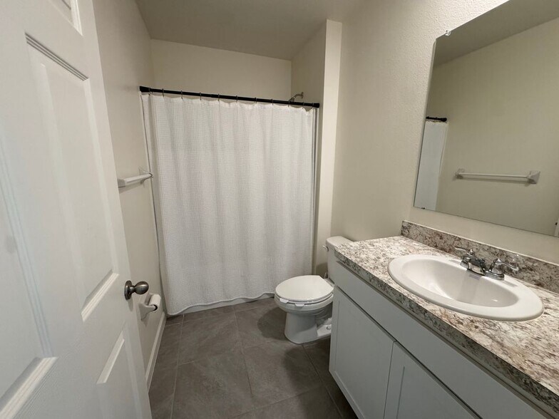 Building Photo - 946 Dugan CIR SE