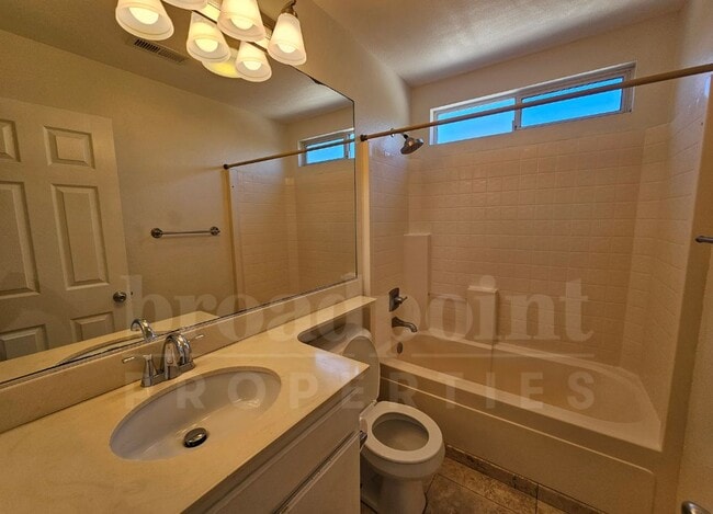 Building Photo - 605 Iona Ct