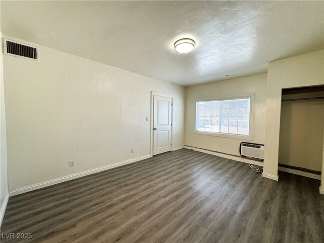 Building Photo - 1871 Shadow Mountain Pl