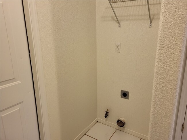 Building Photo - 2538 Country Club Ln
