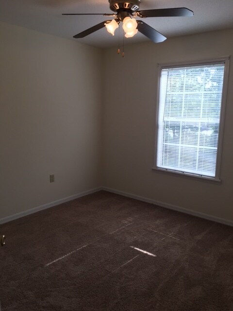 Building Photo - 895 Greenwood Dr