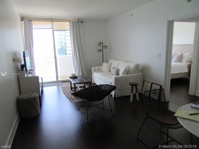 Building Photo - 1 br, 1 bath Condo - 6365 Collins Ave OCEA...