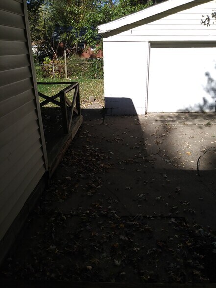 Driveway view of deck, back yard and garage - 2609 Pioneer Rd