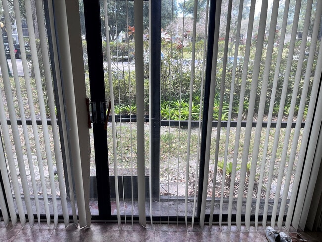 Building Photo - 3670 Inverrary Dr