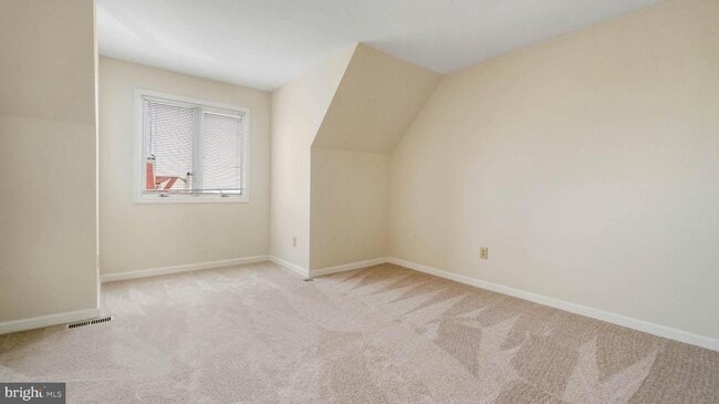 Building Photo - 26 Queen Anne Way