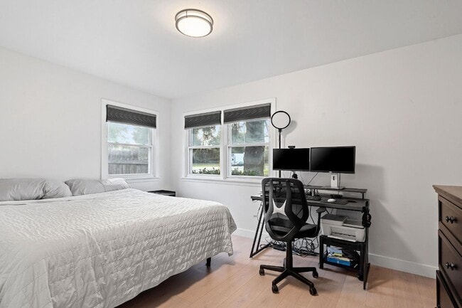 Building Photo - 8 17th St