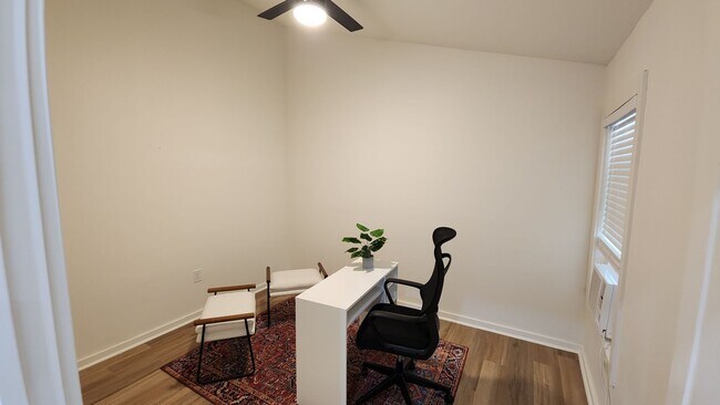 Building Photo - Fully updated 6 bed house!!! 1911 David!