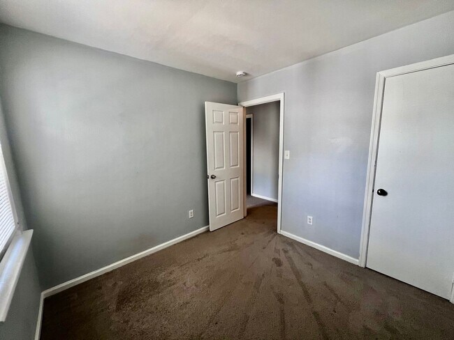 Building Photo - Charming Townhome in the Heart of Virginia Beach