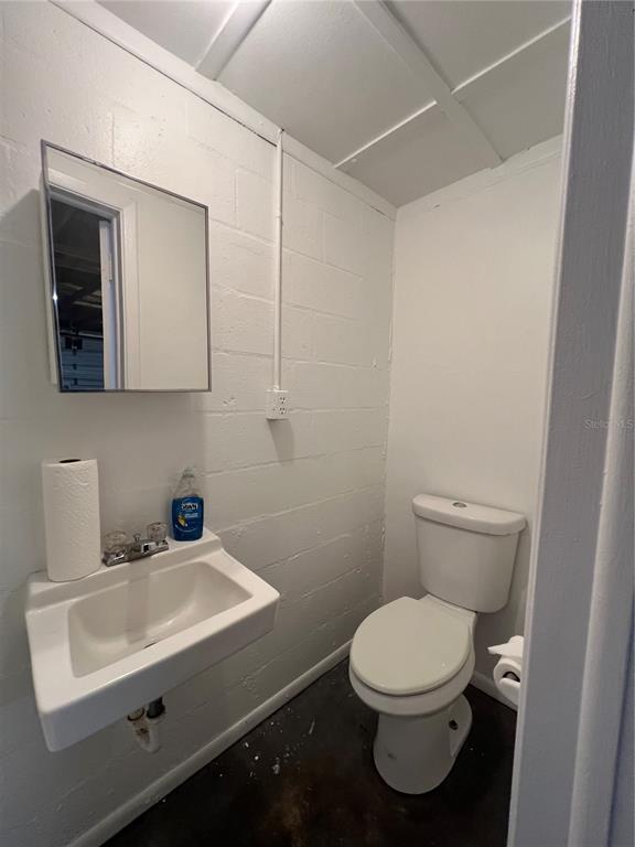 Building Photo - 7315 Brentwood Dr