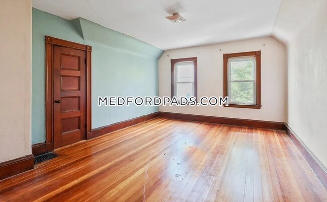 Building Photo - 37 Warner St