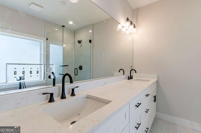 Building Photo - 400 Ansley Dr