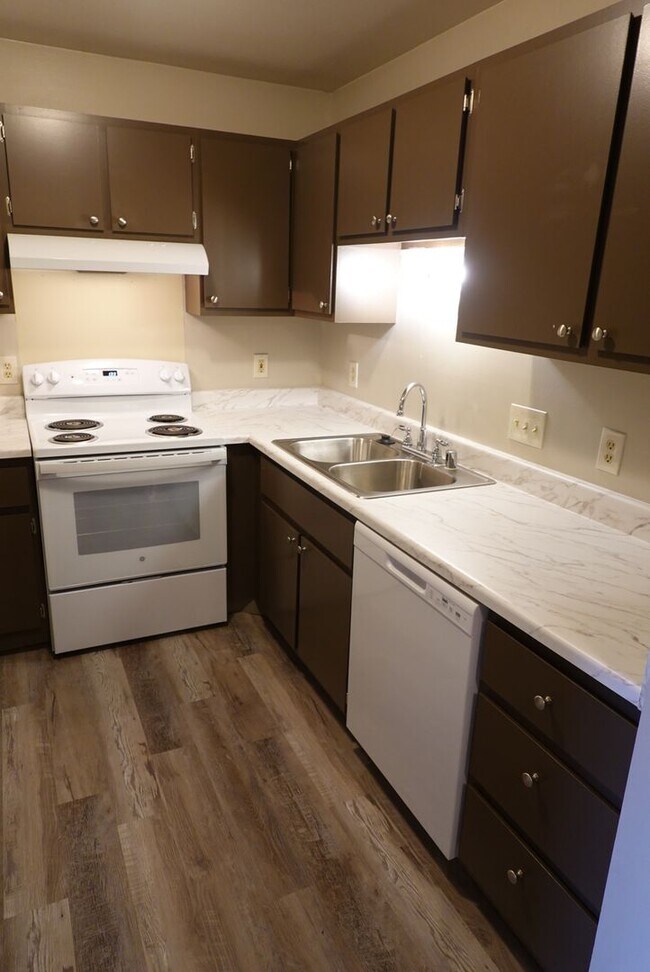 Building Photo - Modern Apartments Available Now!
