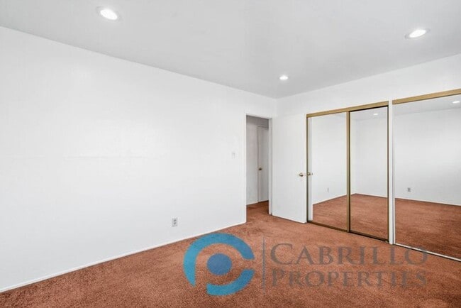 Building Photo - 3964 Manzanita Dr