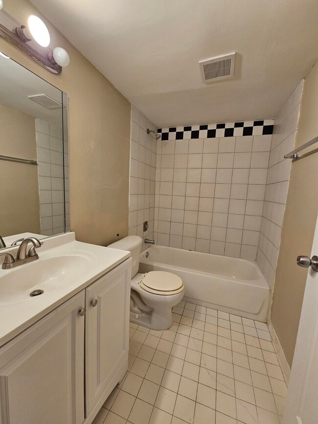 Building Photo - 1850 N Congress Ave