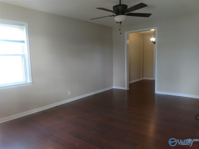 Building Photo - 2035 Vanderbilt Dr SW