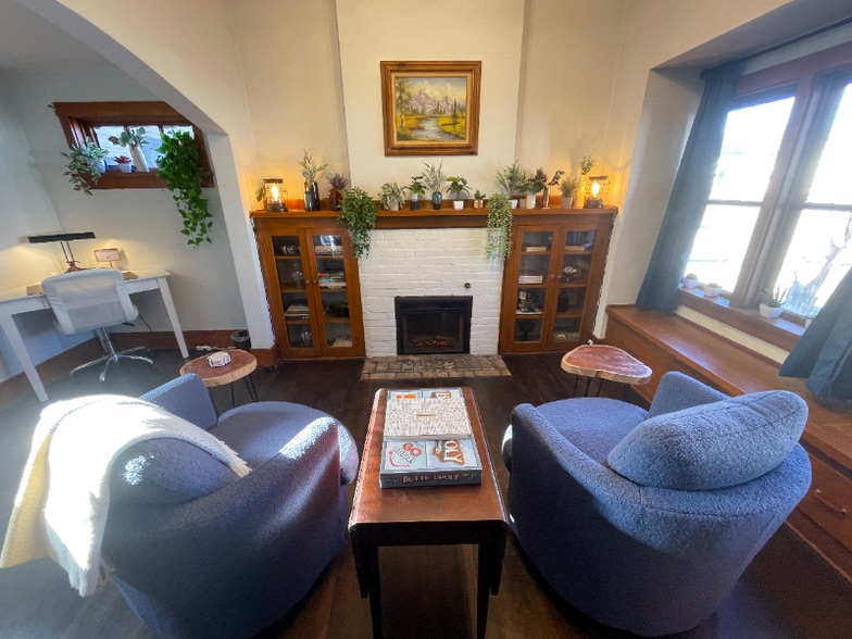 Building Photo - 711 W 5th St